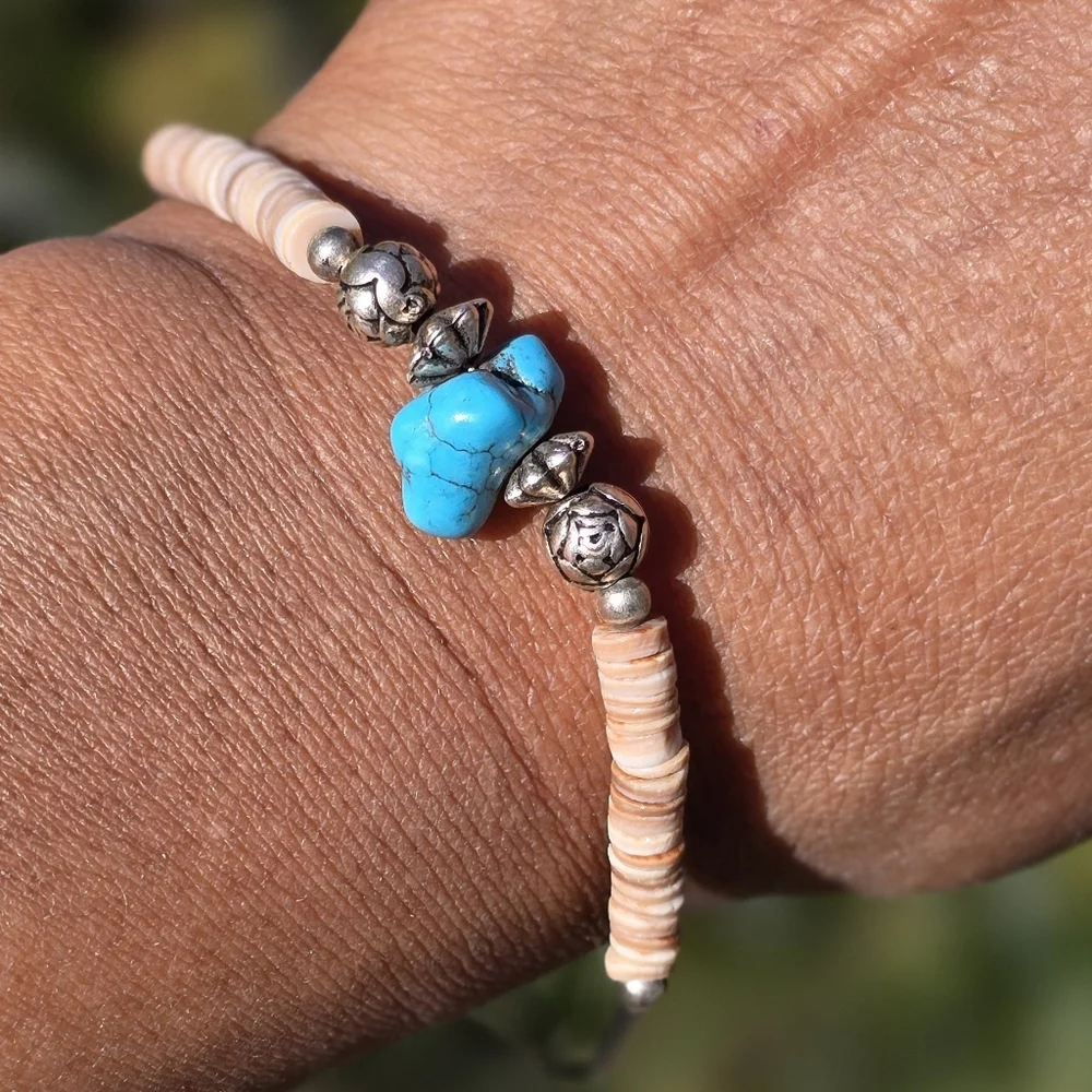 Vintage Native American style heishi chunky howlite turquoise shells bracelet